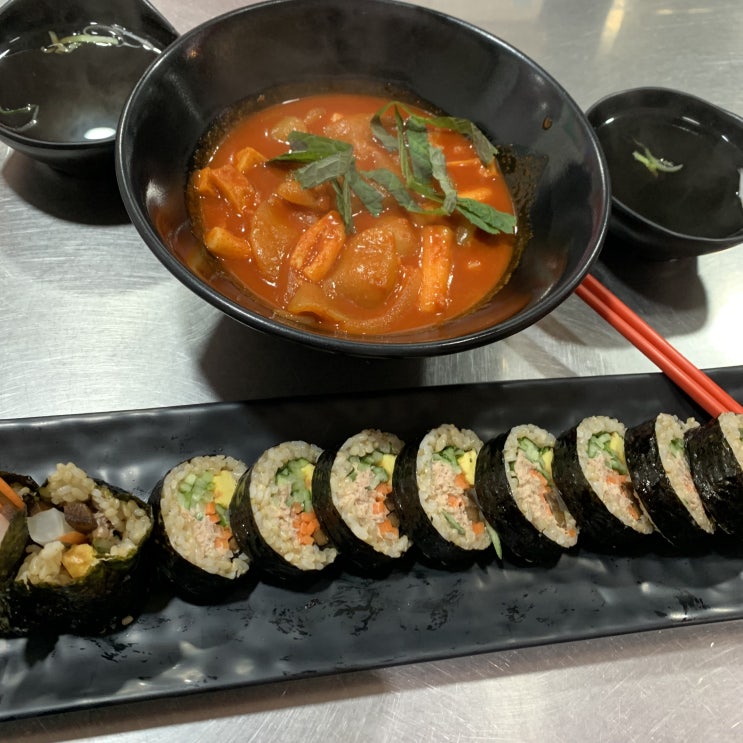 <서울 고속터미널 맛집> 그냥 김밥이 아닙니다... 이곳은 "로봇김밥 강남고속터미널점"입니다. <서울 고속터미널 맛집> 그냥 김밥이 아닙니다... 이곳은 "로봇김밥 강남고속터미널점"입니다.