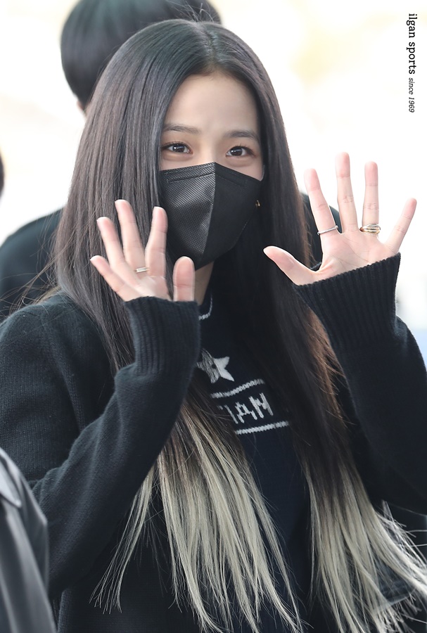 블랙핑크 지수, 봄을 부르는 미모로 "잘 다녀올게요" 귀엽고 시크하게 파리로 출국 블랙핑크 지수, 봄을 부르는 미모로 "잘 다녀올게요" 귀엽고 시크하게 파리로 출국