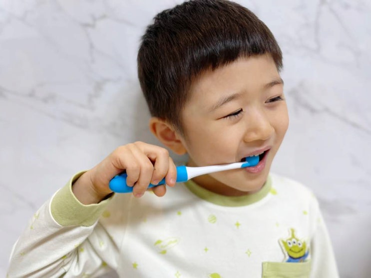  즐거운 양치습관을 만들어주는 베이비펭수! 3D키즈전동칫솔 & 3D 키즈칫솔
