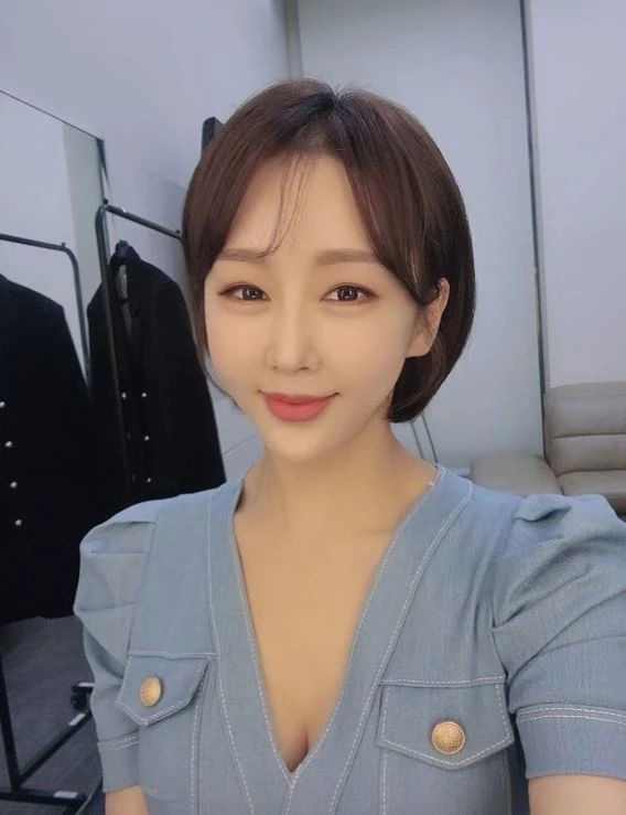 한영박군, 설레는 모습이 포착된 과거 방송 장면 눈길 "8살 누나 행동 박군 얼굴 빨개져" 한영박군, 설레는 모습이 포착된 과거 방송 장면 눈길 "8살 누나 행동 박군 얼굴 빨개져"