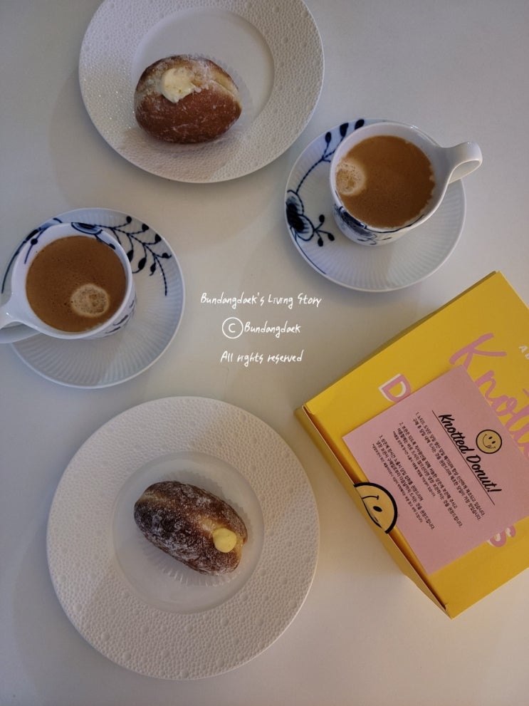 [홈카페] 집에서 노티드 도넛과 버츄오 커피타임 | 베르나르도, 로얄코펜하겐, 빌레로이앤보흐 그릇