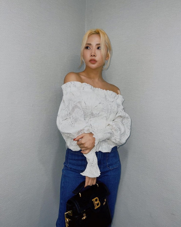 댄서 허니제이, 해외 팝스타처럼 금발 미모 뽐내...'마녀체력 농구부' 8년 기른 손톱 깍아 댄서 허니제이, 해외 팝스타처럼 금발 미모 뽐내...'마녀체력 농구부' 8년 기른 손톱 깍아