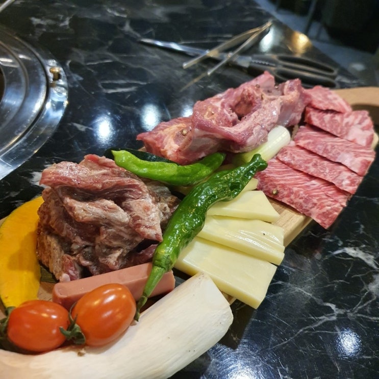  강남역 소고기 육랩 고기집에서 하이볼과 함께 소개팅 어때요