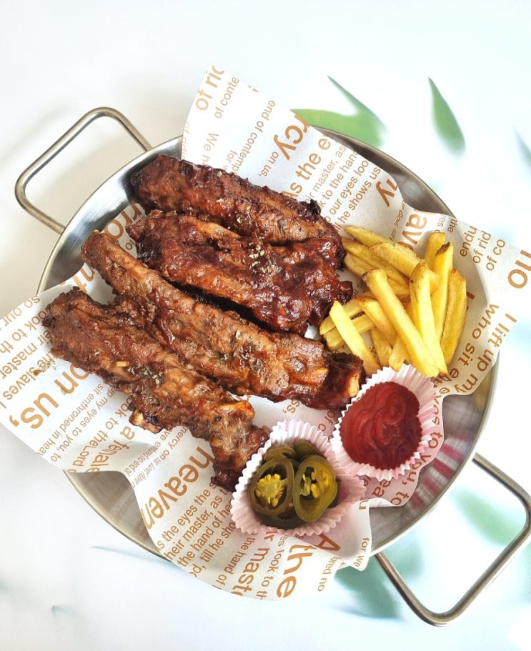 돼지 등갈비 바베큐폭립을 간단조리 밀키트로 즐겨요 돼지 등갈비 바베큐폭립을 간단조리 밀키트로 즐겨요