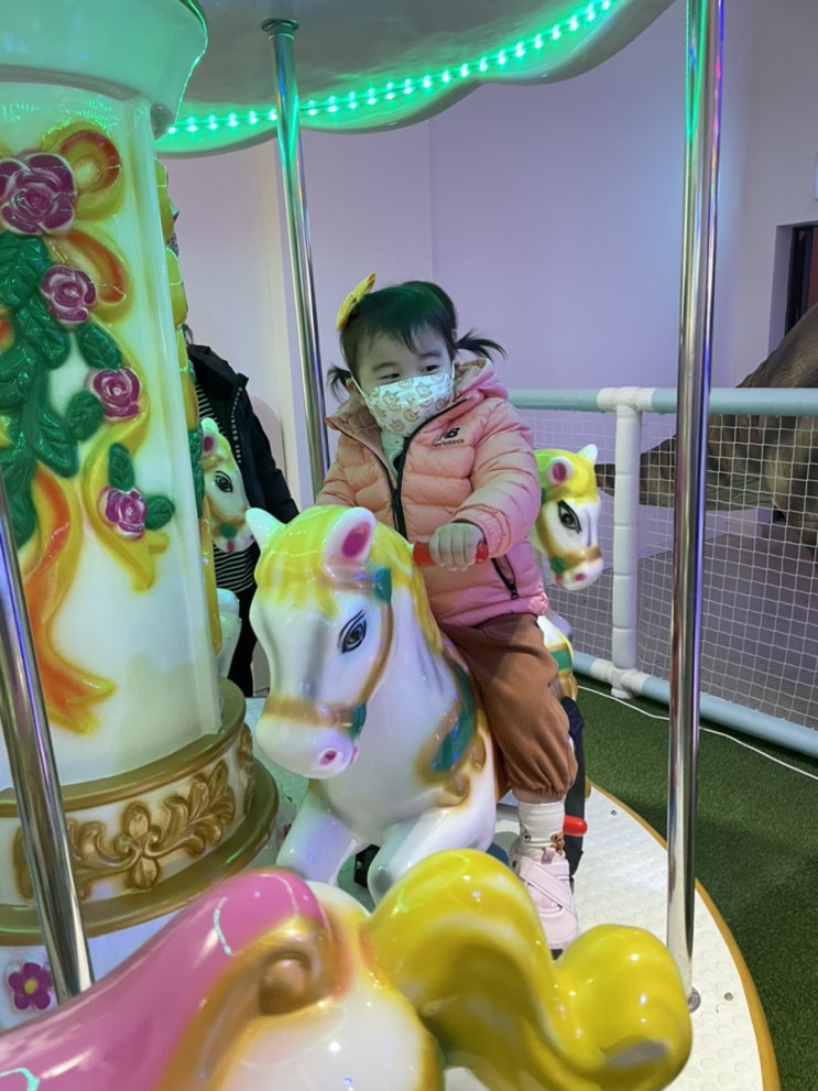  가평킹덤키즈풀빌라 두번째방문 놀이동산같은 실내놀이터즐기기