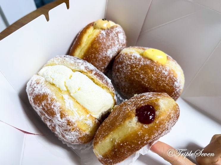  [후기] 노티드도넛 맛 후기! (우유생크림 도넛, 얼그레이 도넛, 클래식 바닐라 도넛, 라즈베리 도넛)