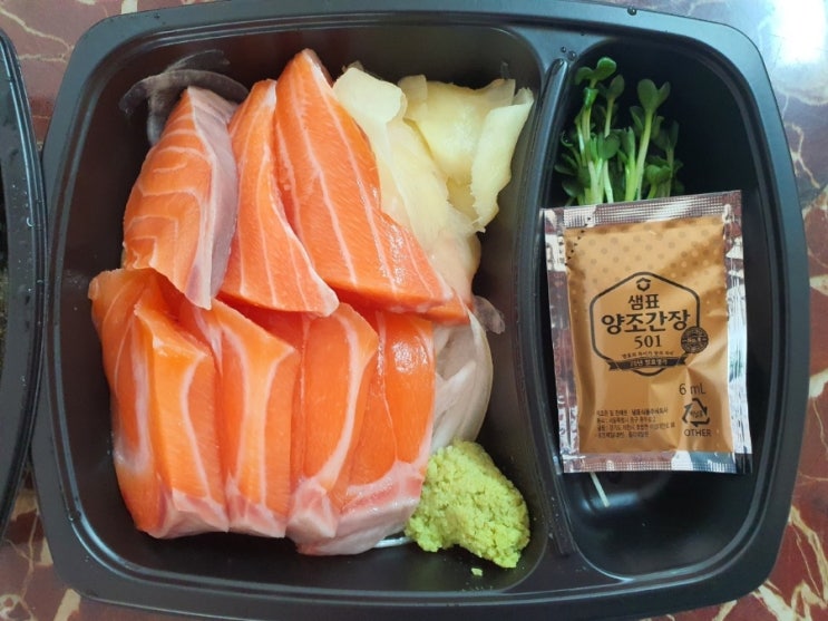  [배달맛집] 홍대돈부리 : 깔끔한 돈부리와 푸짐한 사케동