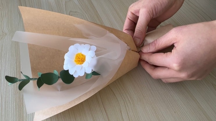 꽃선물 할 때 따라하기 쉬운 꽃포장 방법 영상