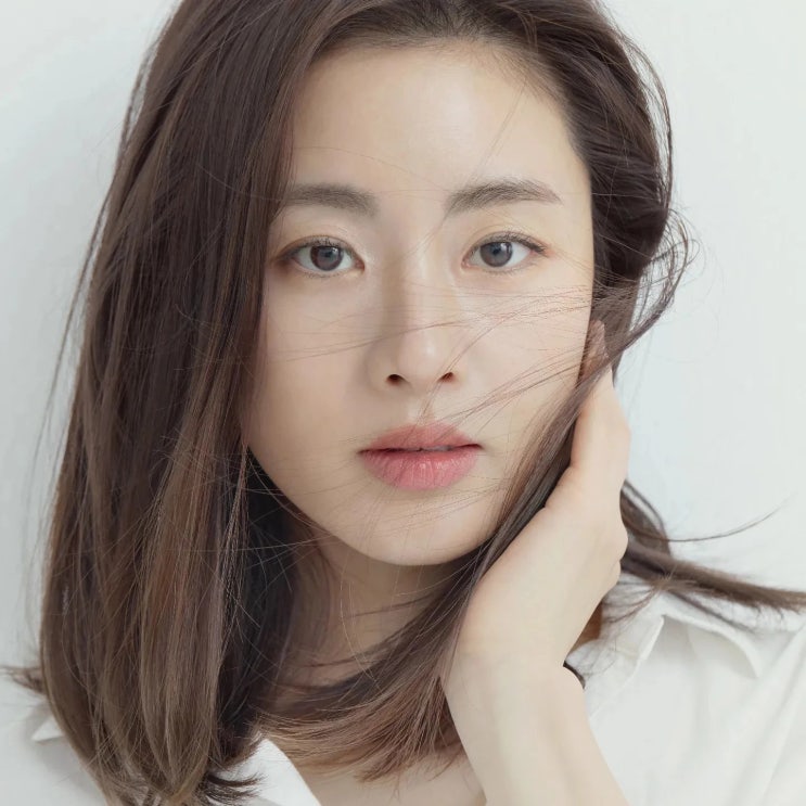 배우 강소라, 출산 후 믿기지 않는 몸매...뮤즈가 되어 원색 배경 앞에서 다양한 포즈 배우 강소라, 출산 후 믿기지 않는 몸매...뮤즈가 되어 원색 배경 앞에서 다양한 포즈