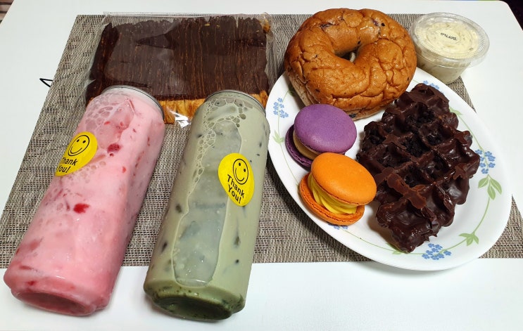  역삼동 카페 아무거나톡톡 맛있는 음료 다양한 디저트 가득