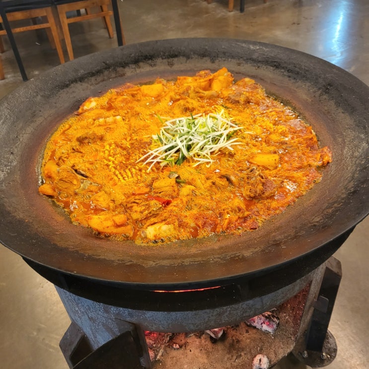  가평 닭볶음탕, 눈도 즐겁고 입도 즐거운 솥뚜껑닭볶음탕