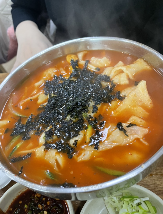 속초 장칼국수와 손수제비가 맛있는 옛날수제비