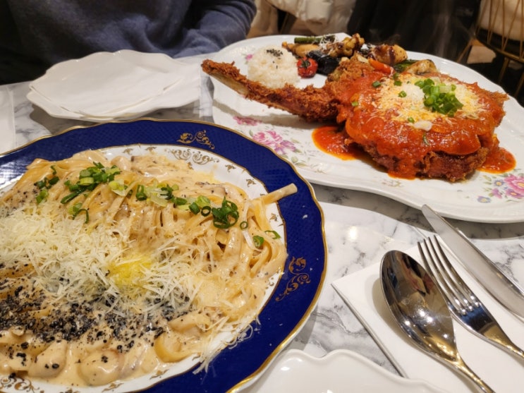  문득 ; 샤로수길 맛집, 매콤한 토마호크 커틀렛과 진한 트러플 버섯 크림파스타
