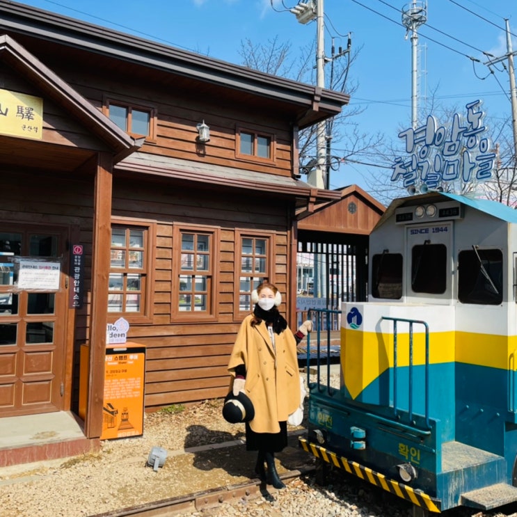 군산 경암동 철길마을 : 레트로 감성 교복 대여점, 달고나 체험으로 추억여행 떠나보아요.