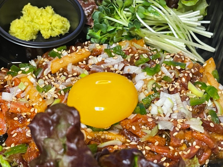 신선하고 맛있던 양 많은 눈꽃육회 & 육회비빔밥