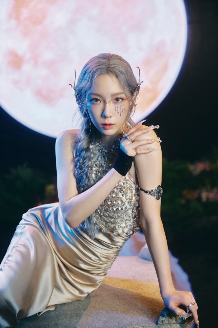 태연: 사람들은 알까? 이렇게까지 한다는 것을? 태연: 사람들은 알까? 이렇게까지 한다는 것을?