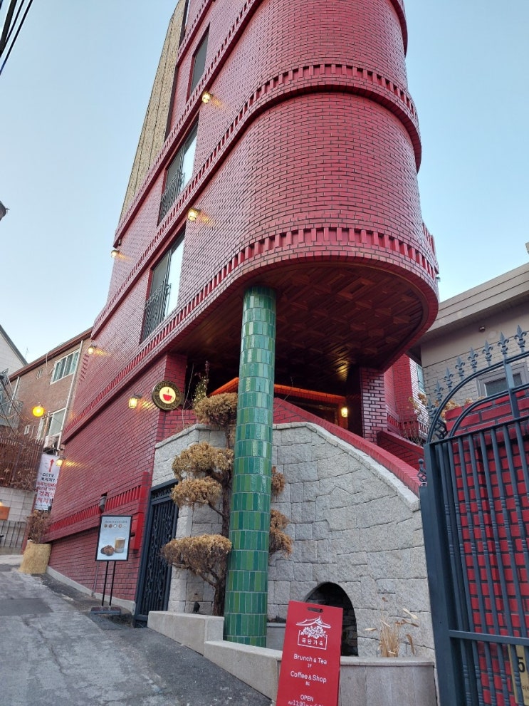 이태원 한강진 카페 목단 가옥 갤러리 카페 레드 한남 이태원 한강진 카페 목단 가옥 갤러리 카페 레드 한남