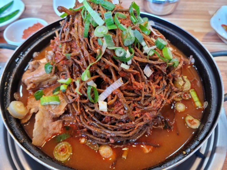  고구마순 감자탕 전주 육일식당 별미네요