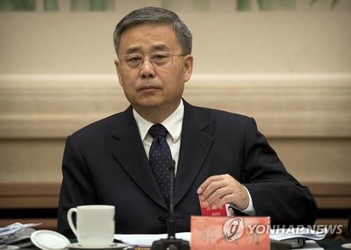 中금융수장 "부동산 거품 꺾였다"…규제 추가 완화 시사 中금융수장 "부동산 거품 꺾였다"…규제 추가 완화 시사