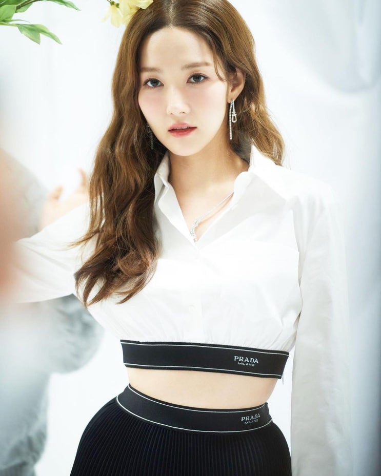 '기상청 사람들' 박민영, 크롭톱 패션으로 늘씬한 개미허리 자랑하는 매력적인 비주얼 '기상청 사람들' 박민영, 크롭톱 패션으로 늘씬한 개미허리 자랑하는 매력적인 비주얼