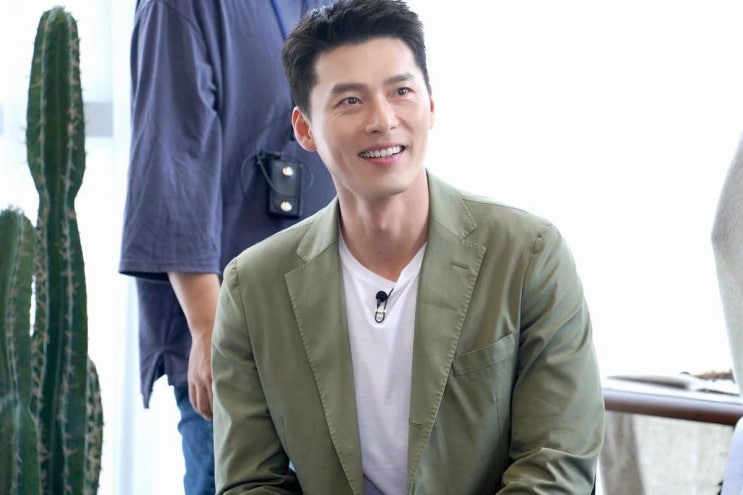 손예진과 결혼 앞둔 현빈, 미소 지으며 행복해하는 더욱 훈훈해진 비주얼 공개 손예진과 결혼 앞둔 현빈, 미소 지으며 행복해하는 더욱 훈훈해진 비주얼 공개