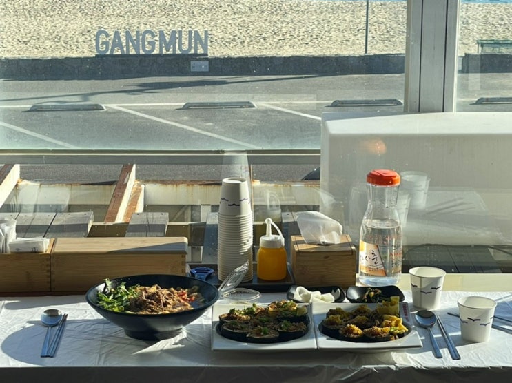 강릉 강문해변 맛집, 오션뷰 식당 "메밀골동해막국수"