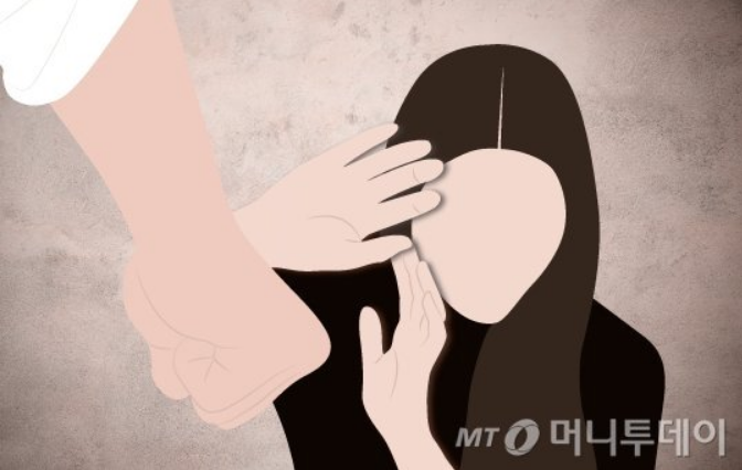 남편에 맞고…아들에 팔 부러져도…"가족 어떻게 콩밥 먹이나요"