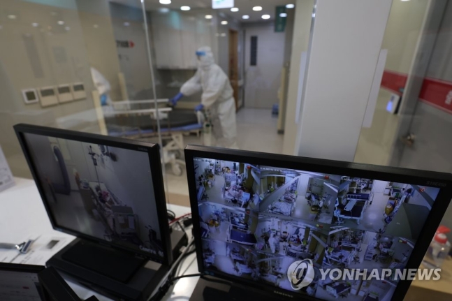 신규확진 25만4327명, 누적 400만명 넘어…사망 216명 역대 최다(종합) 신규확진 25만4327명, 누적 400만명 넘어…사망 216명 역대 최다(종합)