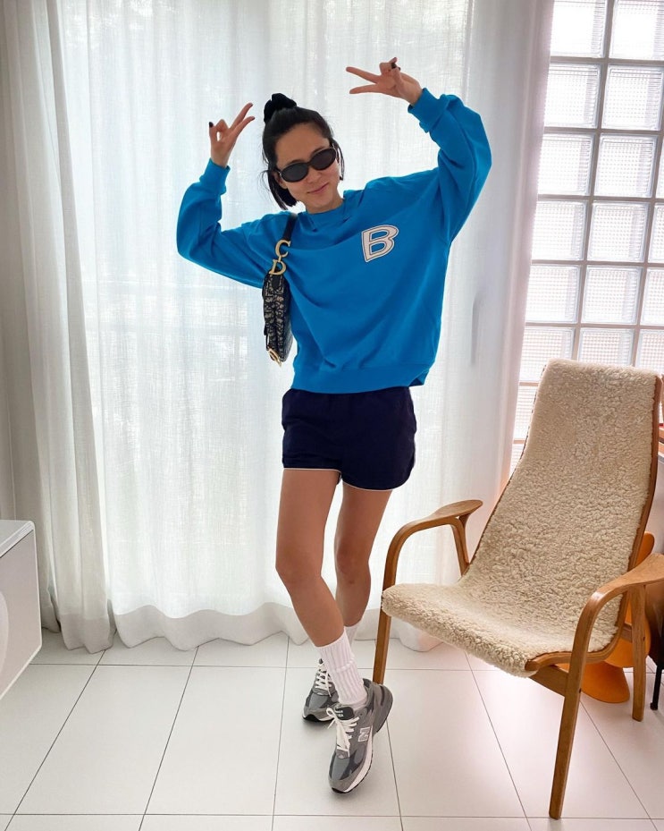 김나영, '마이큐'와 수영장 데이트하는 심플한 수영복에 양갈래 머리로 해맑은 웃음 김나영, '마이큐'와 수영장 데이트하는 심플한 수영복에 양갈래 머리로 해맑은 웃음