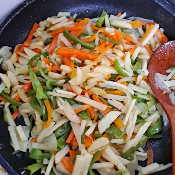  [레시피] 썰기만 하면 끝! 감자채볶음