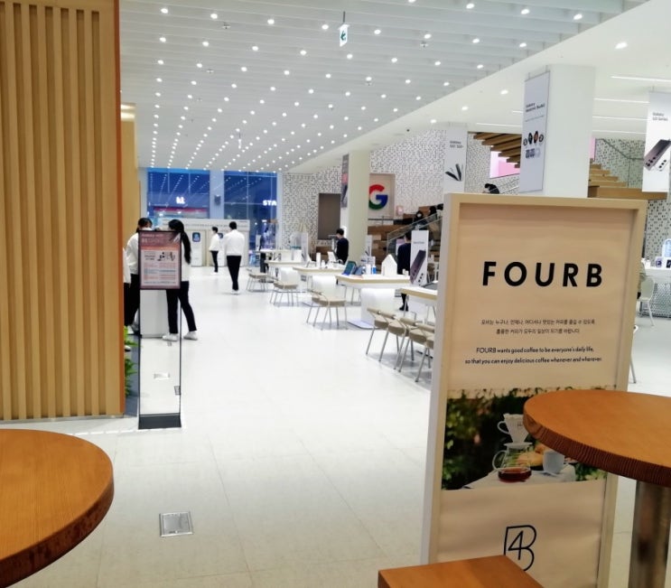  홍대 삼성 매장 in 카페 FOURB BRIGHT(포비 브라이트)