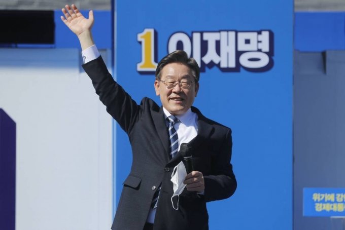 이재명 "금융범죄 징역 80년 보내야…살아서 못나오게" 이재명 "금융범죄 징역 80년 보내야…살아서 못나오게"