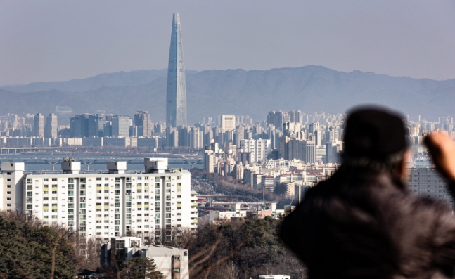 "자산 거품 꺼지기 전 80년대 일본과 비슷"…한국 경제 두고 英 이코노미스트 경고 "자산 거품 꺼지기 전 80년대 일본과 비슷"…한국 경제 두고 英 이코노미스트 경고