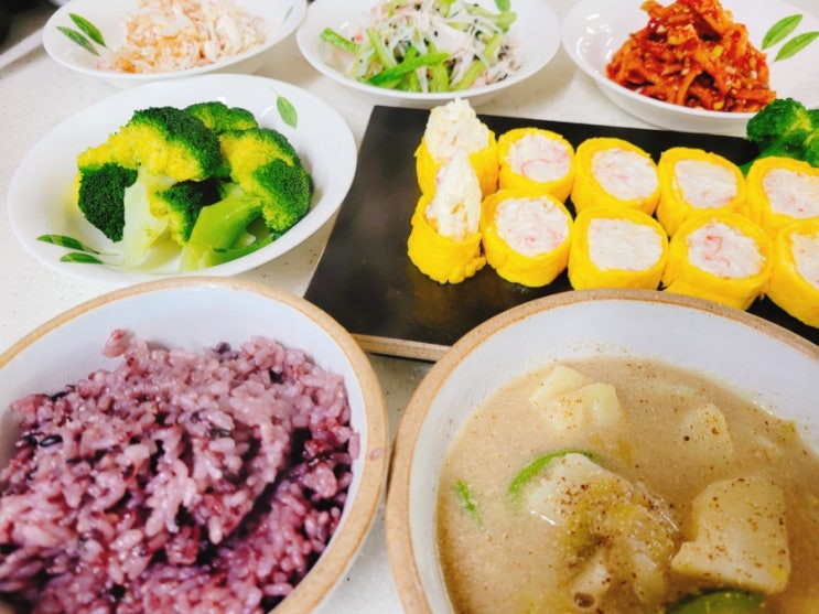  아침메뉴 감자들깨국 맛살요리 남편도시락