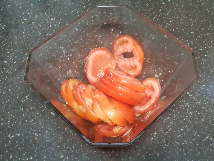  여름철 별미 달콤 살벌한 추억의 설탕 토마토