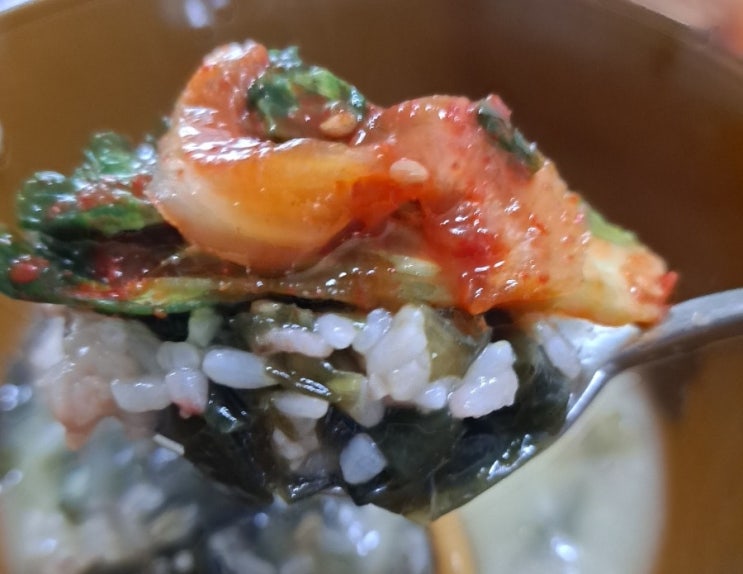 뜨끈하고 살이 탱글 탱글 홍합 미역국 맛있습니다