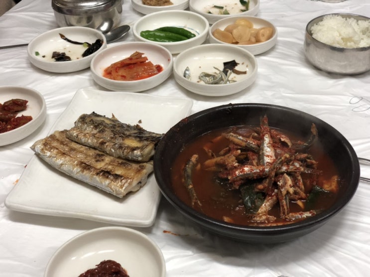  남해갈때마다 방문하는 남해 대표 멸치쌈밥, 멸치회무침 맛집 "우리식당" 갈치구이 꼭 추가하세요!