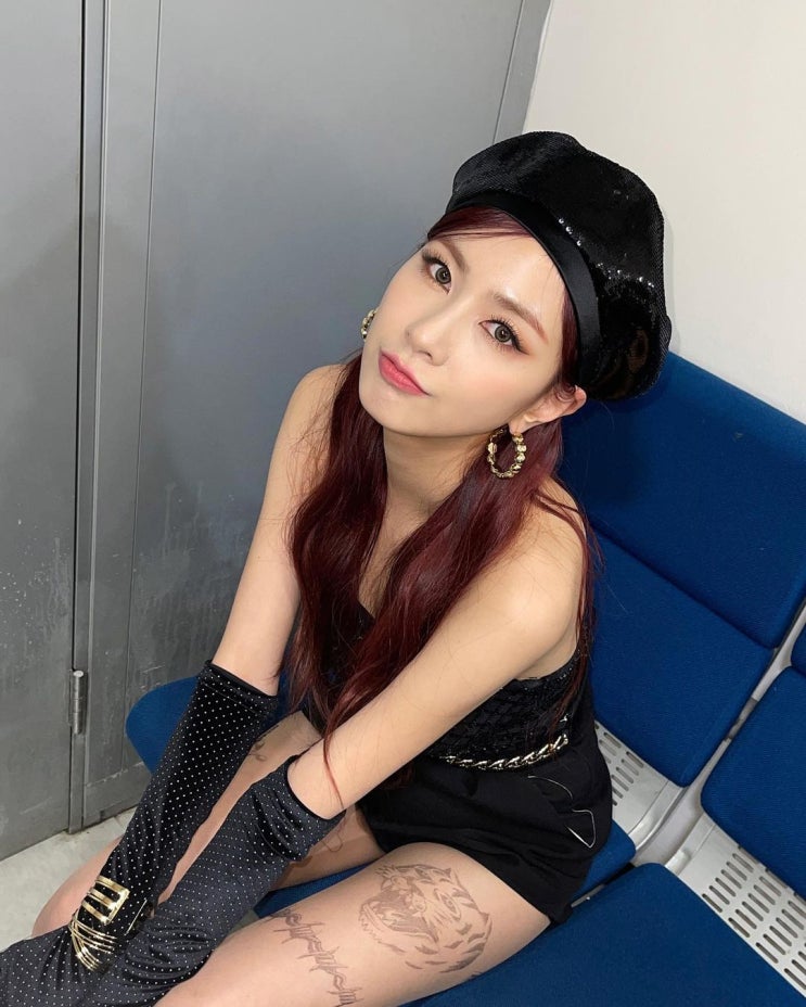 에이핑크 오하영, 짧은 하의에 드러난 각선미 자랑...허벅지에 새겨진 호랑이 타투 눈길 에이핑크 오하영, 짧은 하의에 드러난 각선미 자랑...허벅지에 새겨진 호랑이 타투 눈길