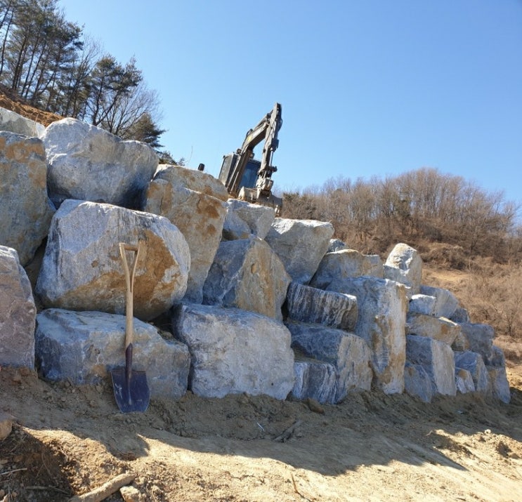 2022년 경북 김천시 부항면 가족묘 석축조성공사 고인돌장묘개발장의사 #묘조성 #가족묘 #석축 #석물 #거창장의사 #e하늘장사 #윤달