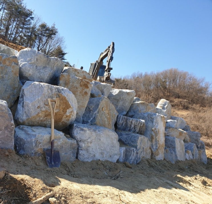  2022년 경북 김천시 부항면 가족묘 석축조성 김천 고인돌장의사 #묘조성 #가족묘 #석축 #석물 #김천장의사 #e하늘장사 #윤달