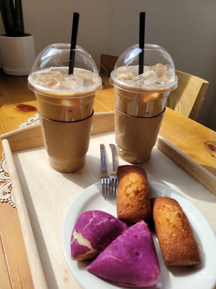  고구마빵과 휘낭쉬에가 맛있었던 대구 달서구 애완동반 끝자락카페