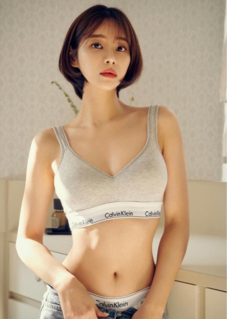 AOA 탈퇴한 유나, 언더웨어를 입고 요가와 필라테스로 완성한 몸매로 시선 집중 AOA 탈퇴한 유나, 언더웨어를 입고 요가와 필라테스로 완성한 몸매로 시선 집중