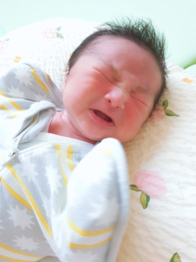  신생아 배앓이 증상, 마사지와 분유 갈아타기로 해결
