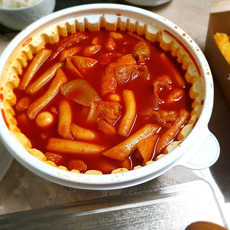  응급실떡볶이, 맵지도 않고 국물이 많아서 좋아요.
