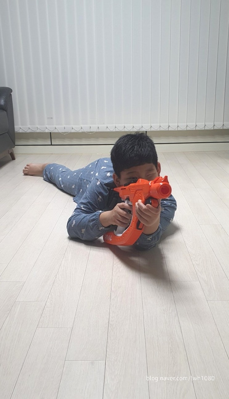 너프건 라이벌 커브 사이드 스와이프 총알이 휘어진다. 너프건 라이벌 커브 사이드 스와이프 총알이 휘어진다.