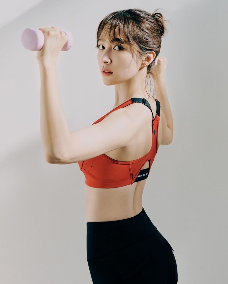 그룹 EXID 멤버 겸 배우 하니(안희연), 스포츠 룩 소화하면서 건강미 넘치는 몸매 뽐내 그룹 EXID 멤버 겸 배우 하니(안희연), 스포츠 룩 소화하면서 건강미 넘치는 몸매 뽐내
