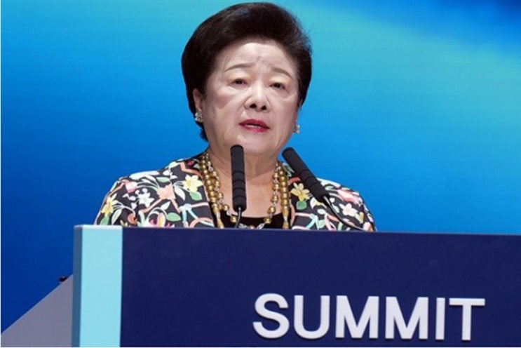 통일교... 야당 유력후보 지지선동 ‘논란’ 독생녀? 한학자 총재, “5년 연장할 것이냐, 앞당길 것이냐?” 선동 설교 통일교... 야당 유력후보 지지선동 ‘논란’ 독생녀? 한학자 총재, “5년 연장할 것이냐, 앞당길 것이냐?” 선동 설교