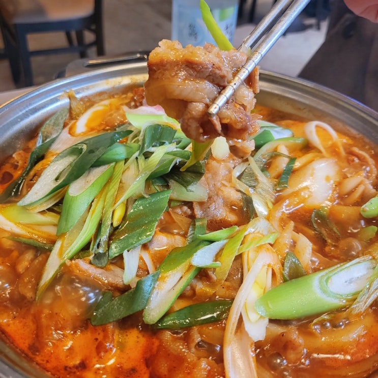 부산 신짜글이닭발 경성대점 - 우삼겹이 들어가 더 맛있는 국물닭발 짜글이 맛집! 경성대닭발, 부경대술집