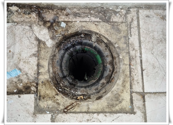  수원 영덕동 아파트 우수관 누수, 그 이유는 배관 다침!