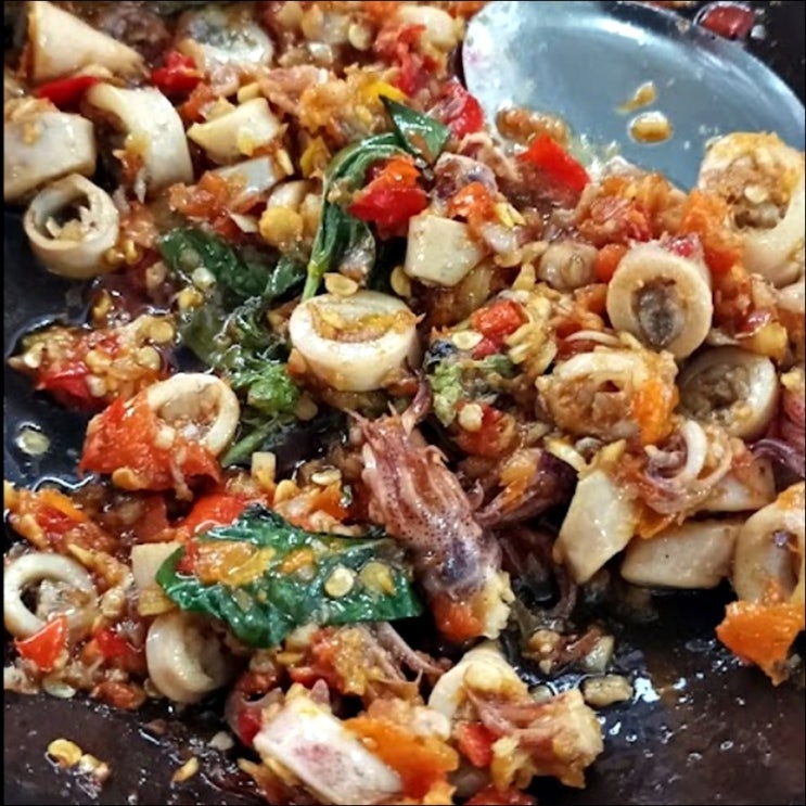  하루에 1000접시 팔리는 반둥 쌈발 맛집